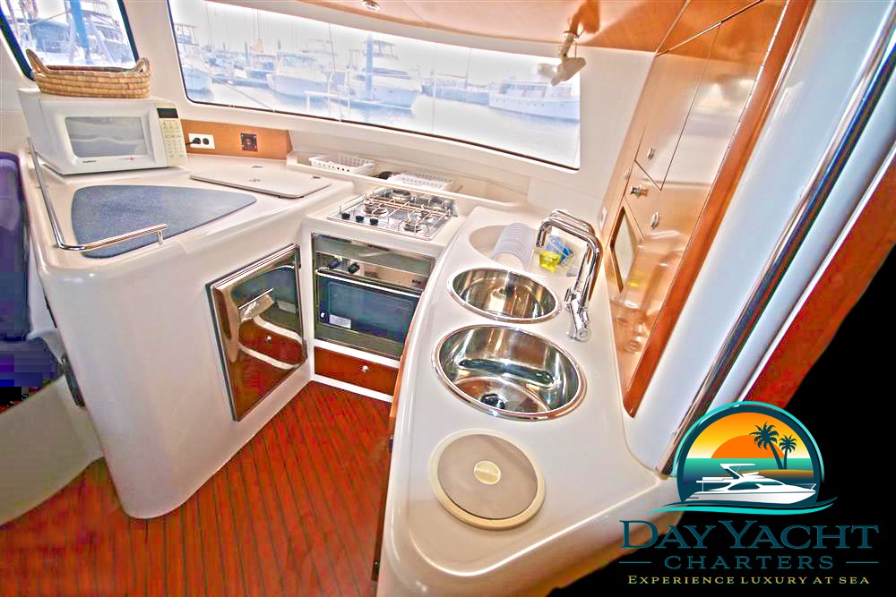 43' Belize at sea