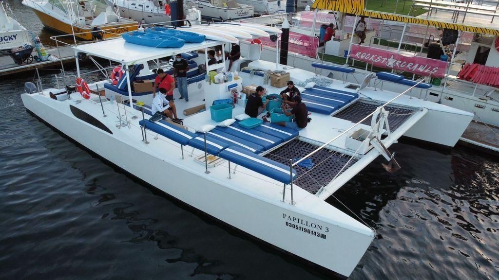 47' Party interior