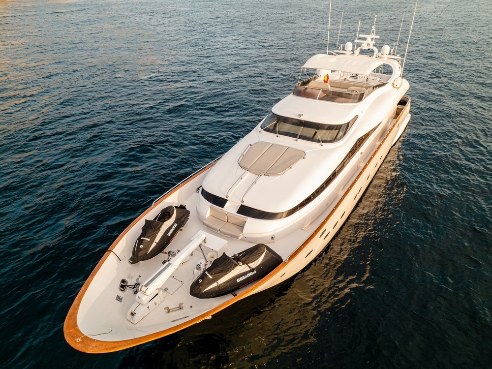 100' Maiora exterior
