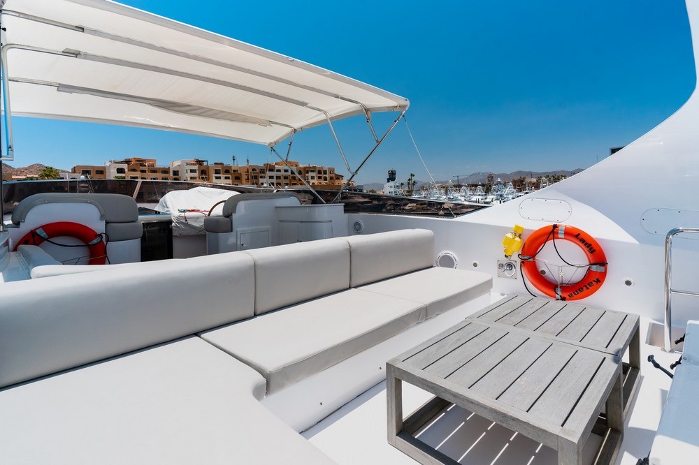 100' Maiora interior