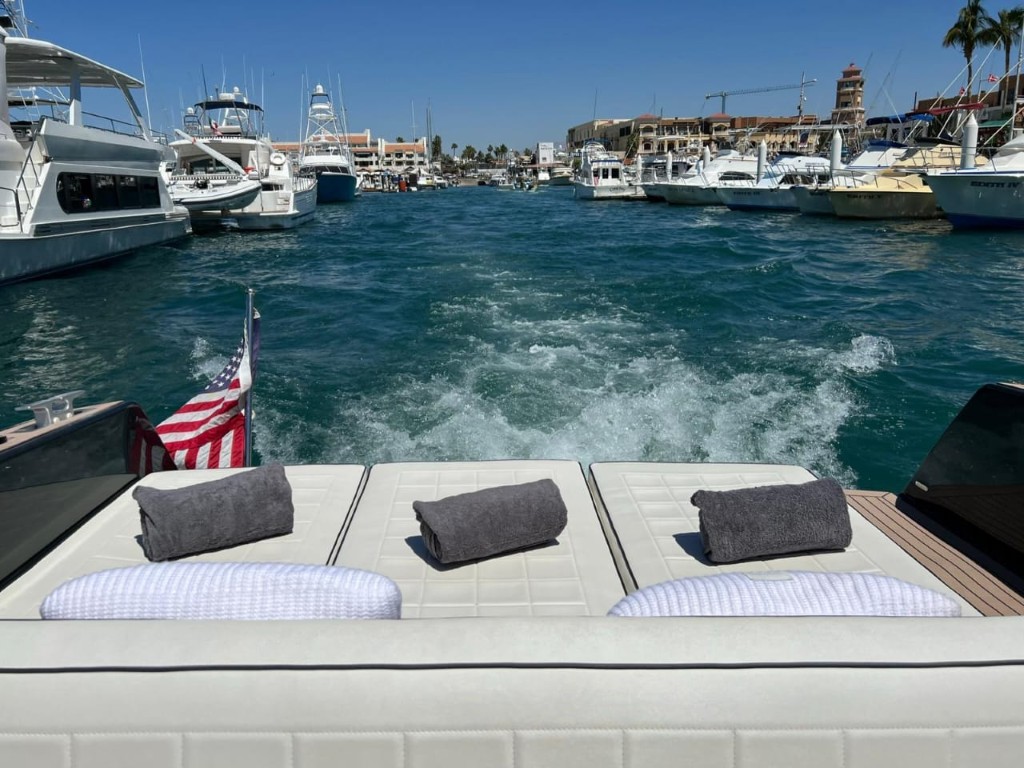 40' Vandutch lifestyle