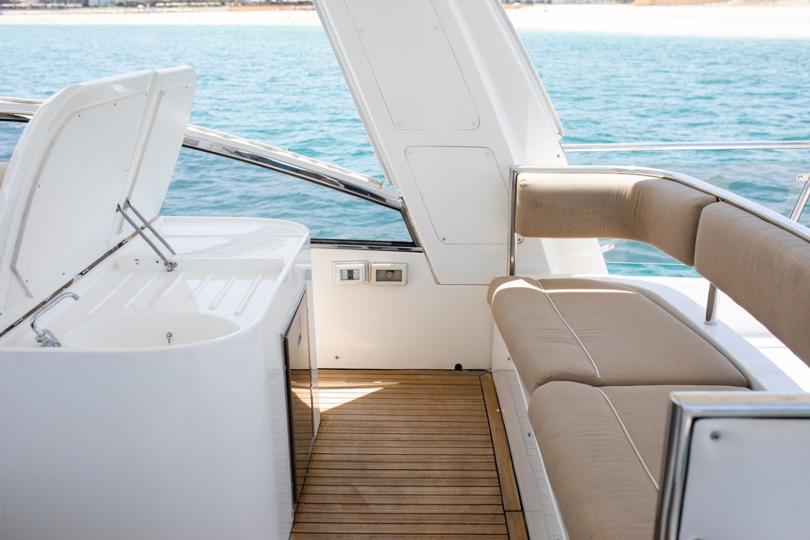 63' Seavana flybridge