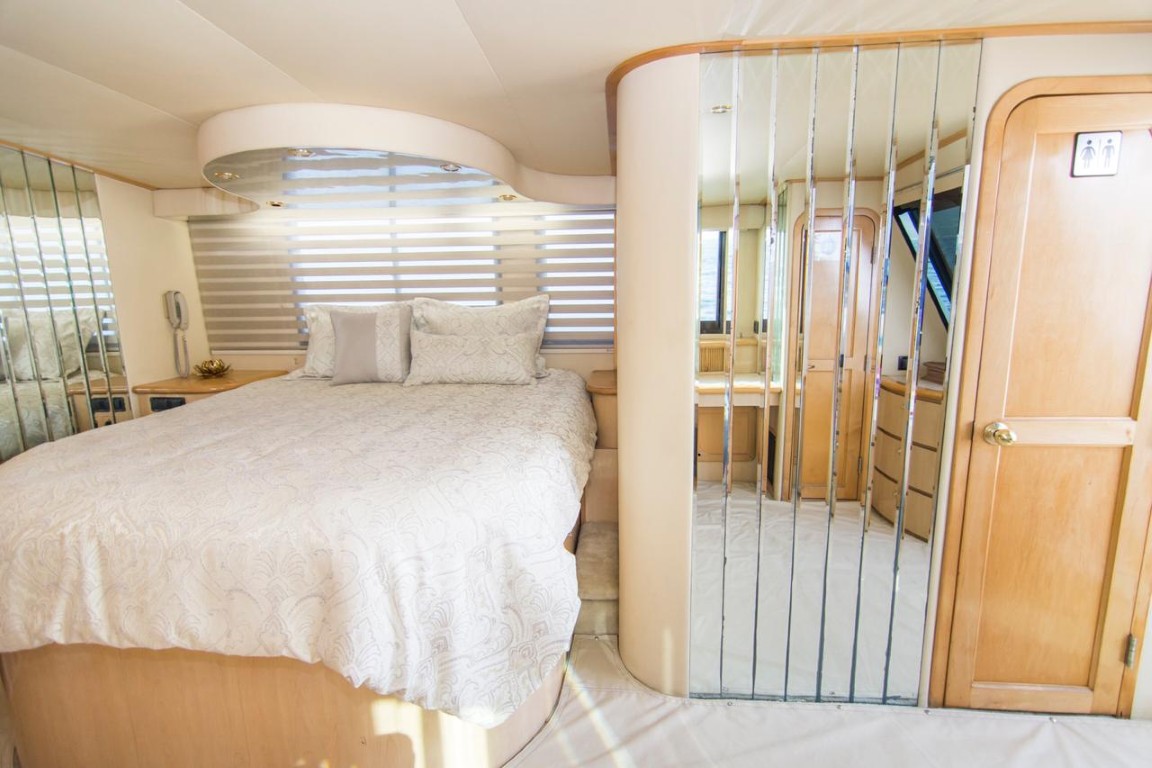 72' Bluewater interior